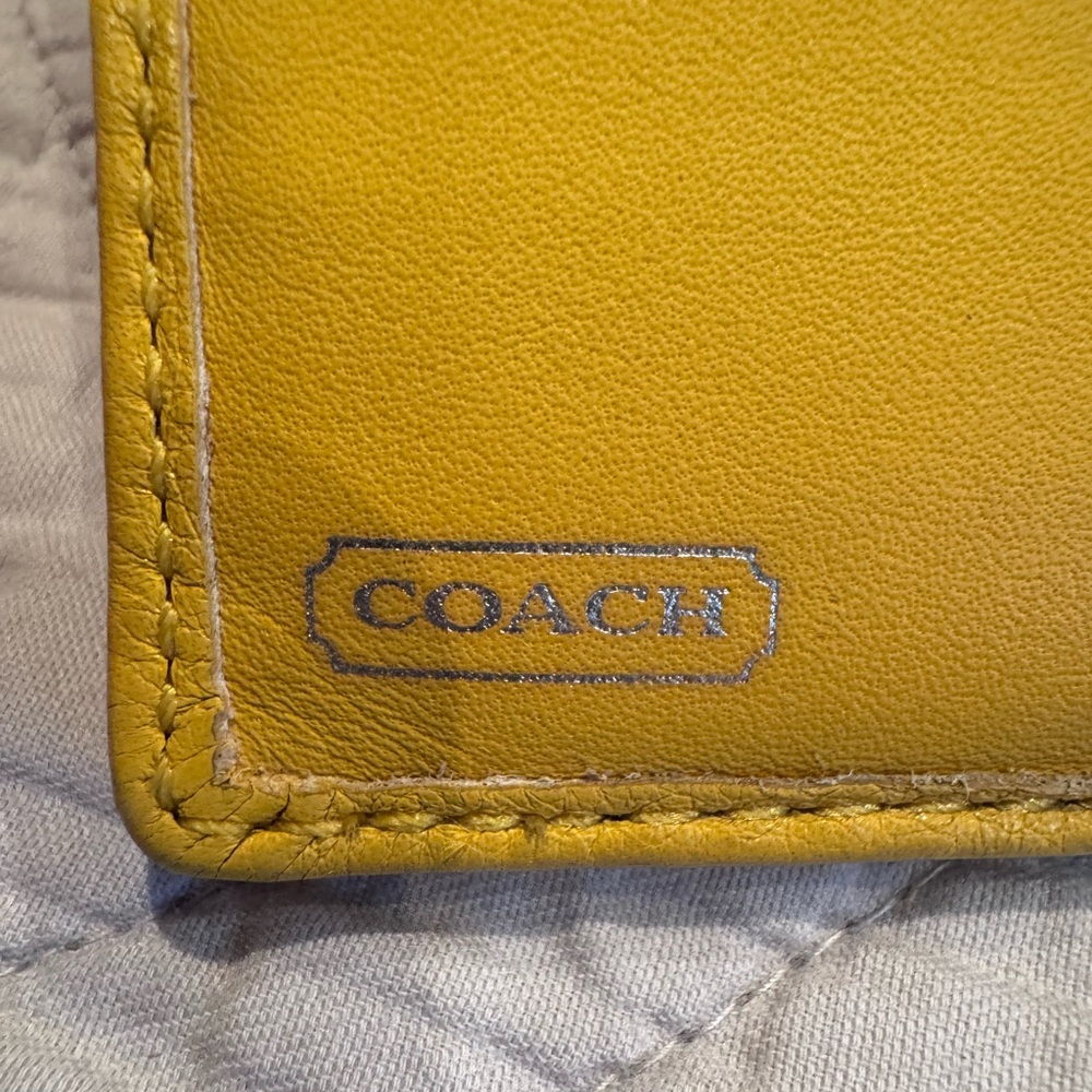 Vintage Coach Yellow Leather Wallet - Picture 5 of 7